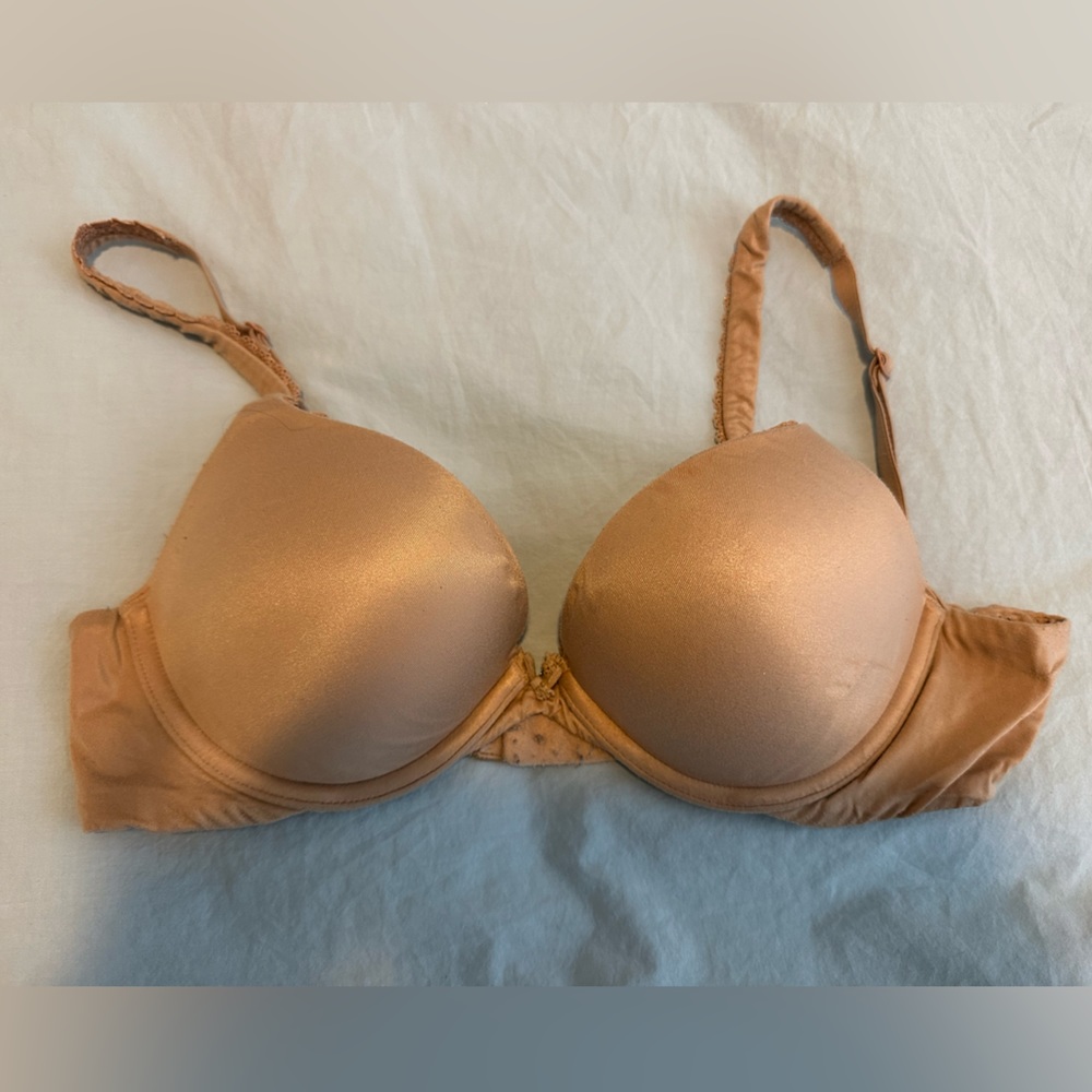Victorias Secret body by Victoria push-up memory foam bra